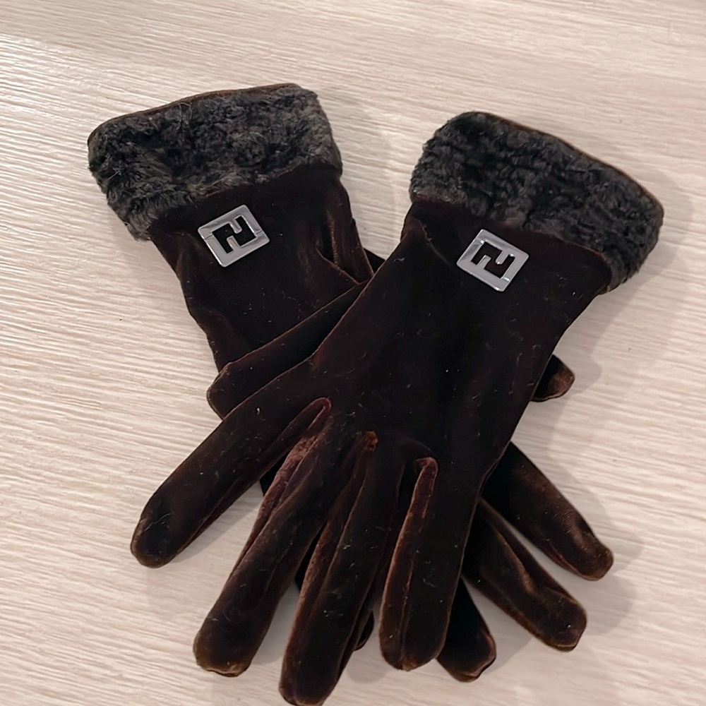 Like new authentic Fendi, velvet and faux fur gloves